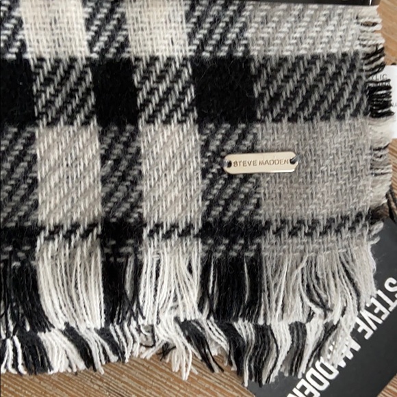 NWT Steve Madden Scarf - Picture 3 of 3